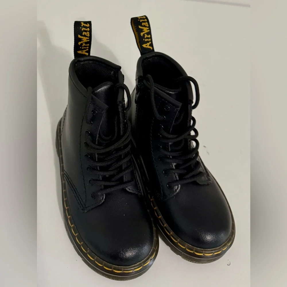 Dr. Martens Airwair Toddler 1460 Softy T‎ Leather Lace Up Boots Size:9 NEW